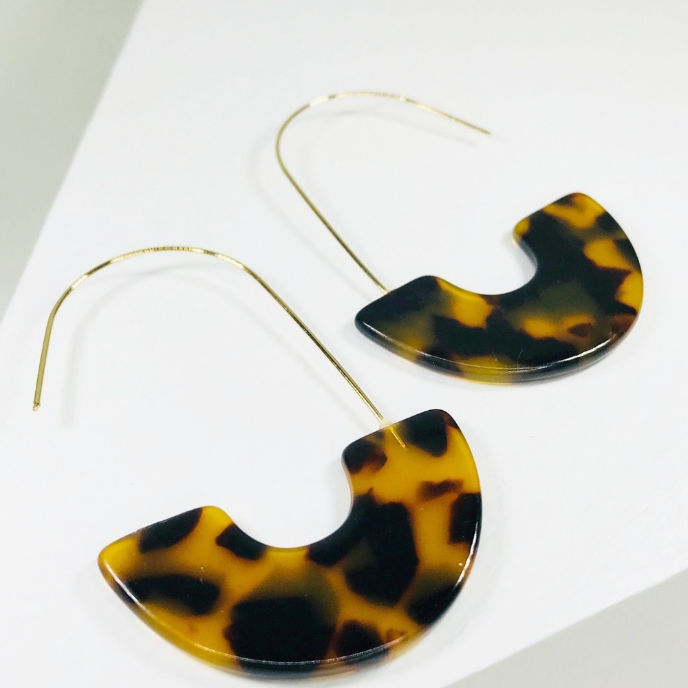 Tortoise and Gold Resin Drop Earrings - Picture 5 of 5